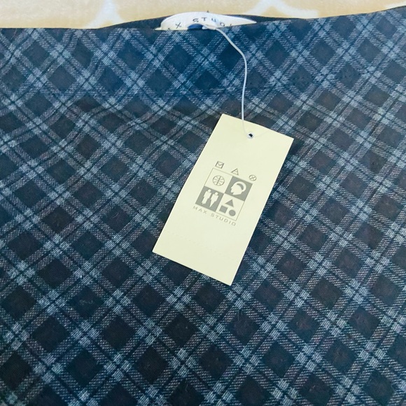 Grey and Black Plaid Skirt - Picture 4 of 8